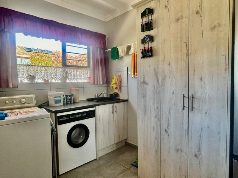 3 Bedroom Property for Sale in Fraaiuitsig Western Cape